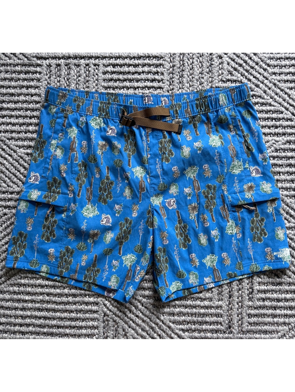 NWOT The North Face Shorts Class V Belted Flash Dry Hiking CactusPrint Men's XXL